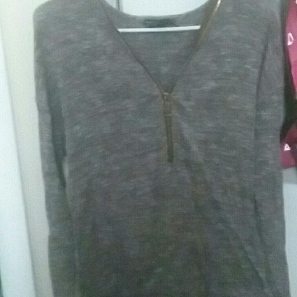 light knit gold zippered long sleeve shirt